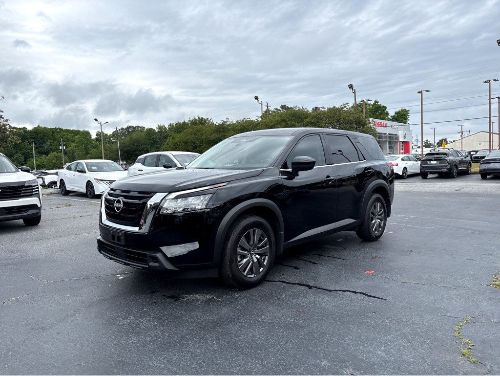 Used 2025 Nissan Pathfinder S FWD image 3