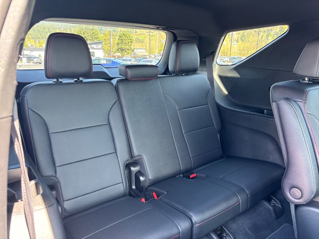 Used 2025 Chevrolet Traverse Z71 w/ Driver Confidence Package image 35