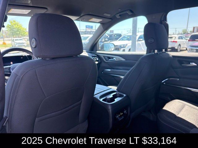 Used 2025 Chevrolet Traverse LT FWD image 24