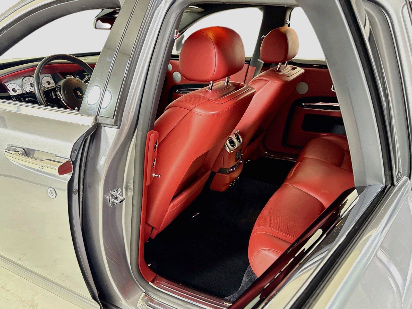Used 2019 Rolls-Royce Ghost RWD image 25
