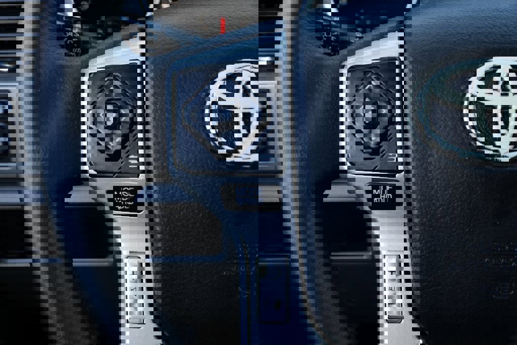 Used 2015 Toyota Sequoia Limited image 29