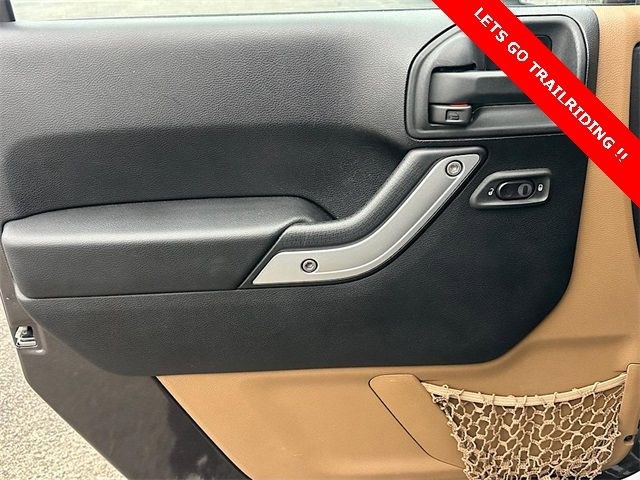 Used 2014 Jeep Wrangler Unlimited Sahara AWD/4WD image 16