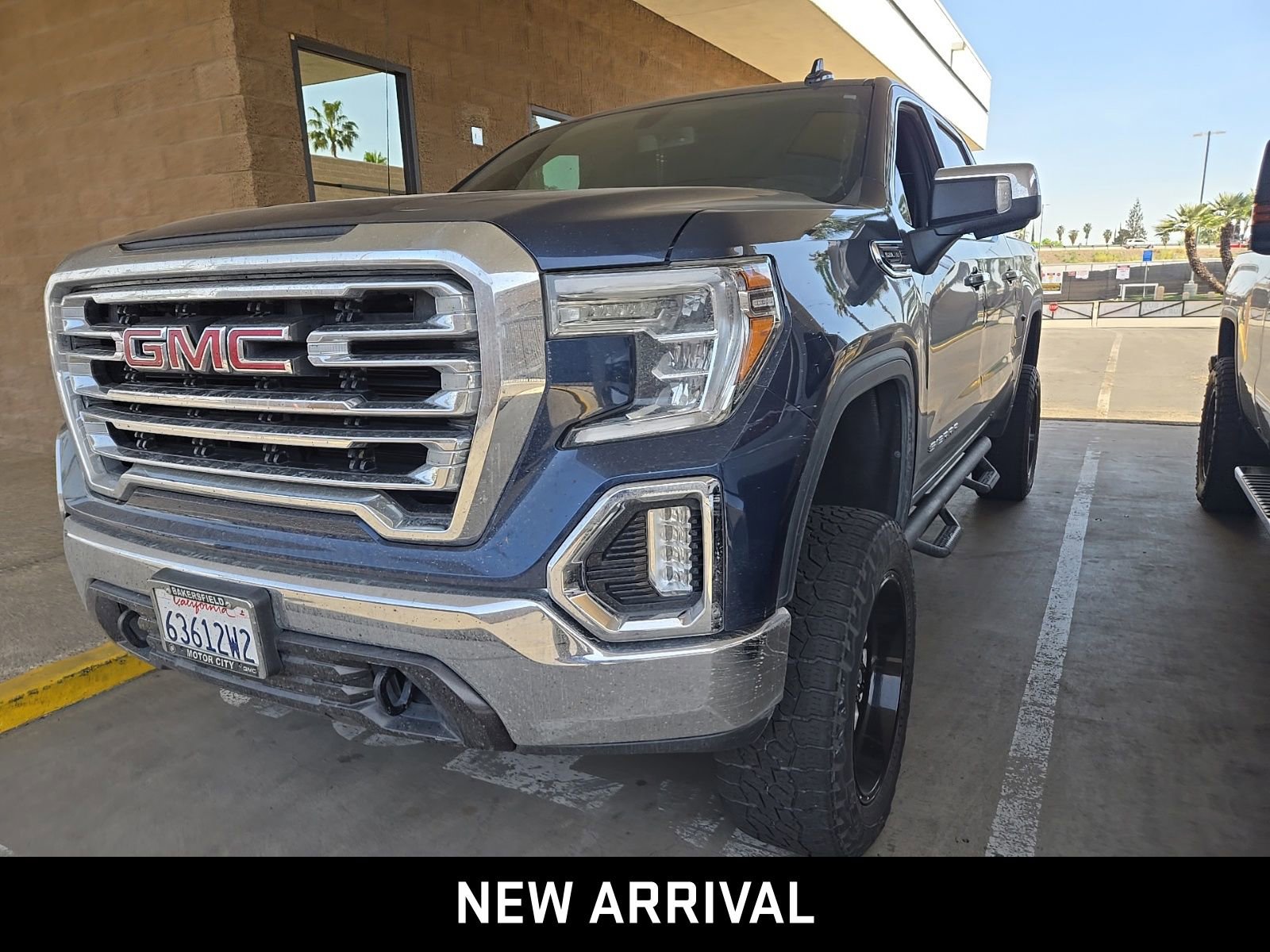 Used 2020 GMC Sierra 1500 SLT w/ SLT Premium Package image 2