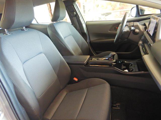 Used 2025 Toyota Prius LE FWD image 18
