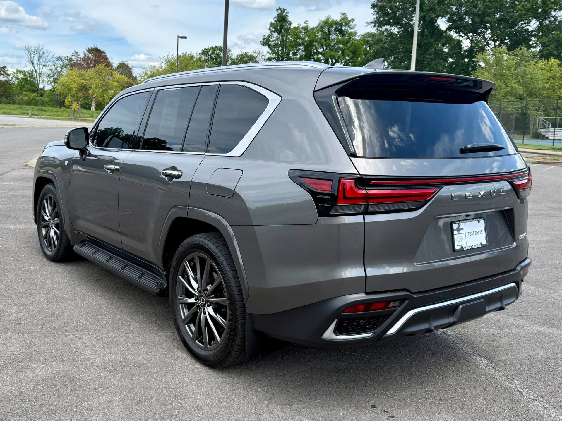 Used 2024 Lexus LX 600 F Sport AWD/4WD image 8
