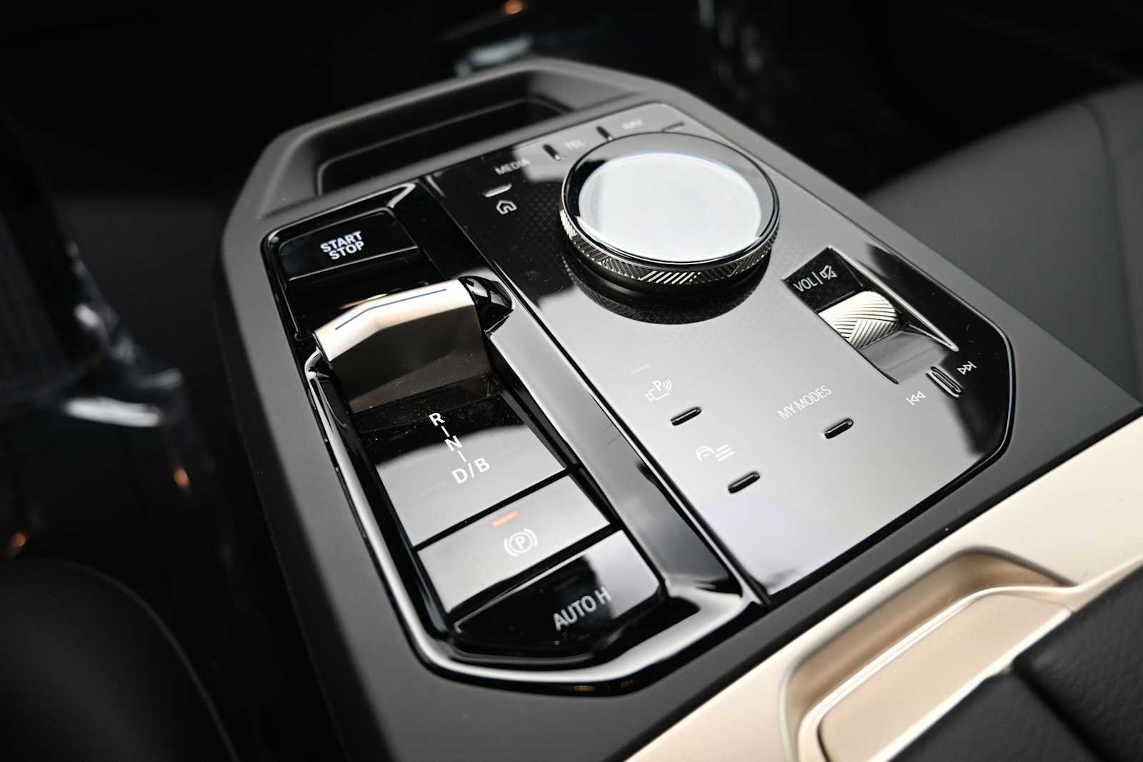 New 2026 BMW iX xDrive60 AWD/4WD image 4