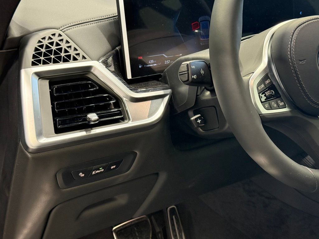 Used 2025 BMW X5 xDrive40i w/ Executive Package image 14