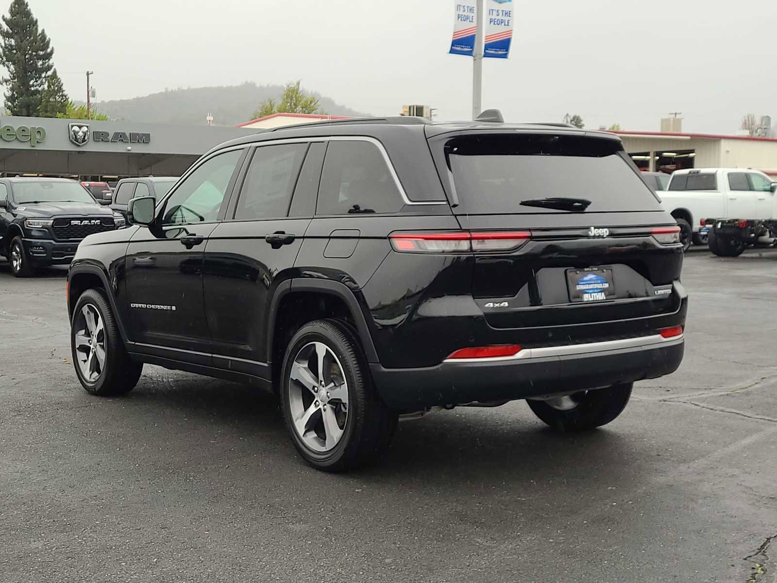 New 2026 Jeep Grand Cherokee Limited w/ Luxury Tech Group II AWD/4WD image 12