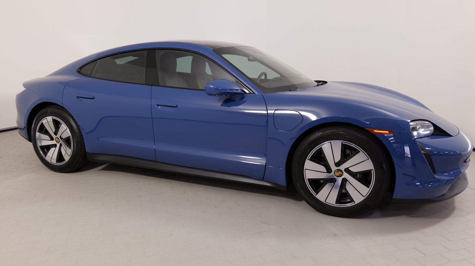 Used 2023 Porsche Taycan image 8