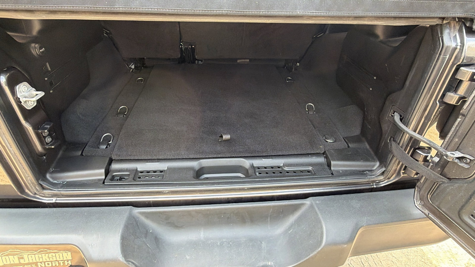 Used 2024 Jeep Wrangler Sport S image 13