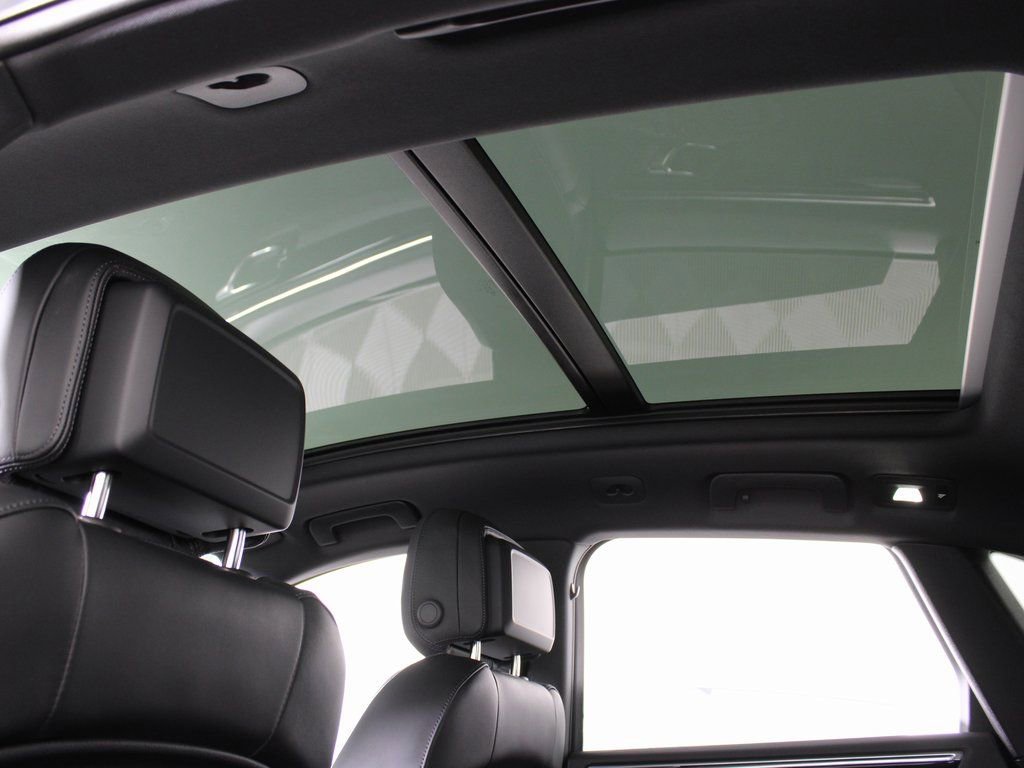 Certified 2026 Porsche Macan AWD/4WD image 18