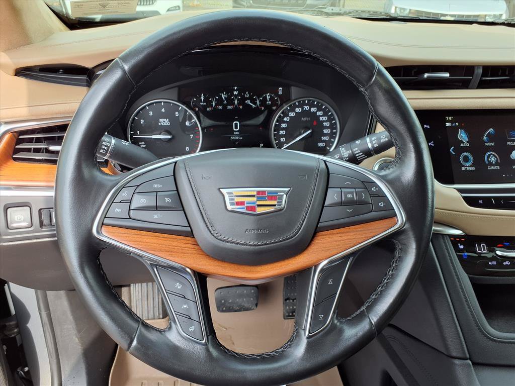 Used 2019 Cadillac XT5 Platinum AWD/4WD image 16