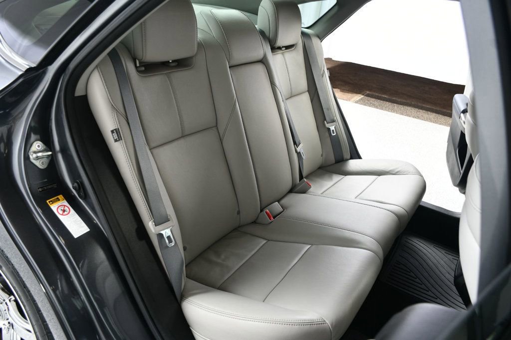 Used 2013 Toyota Avalon XLE Premium FWD image 39