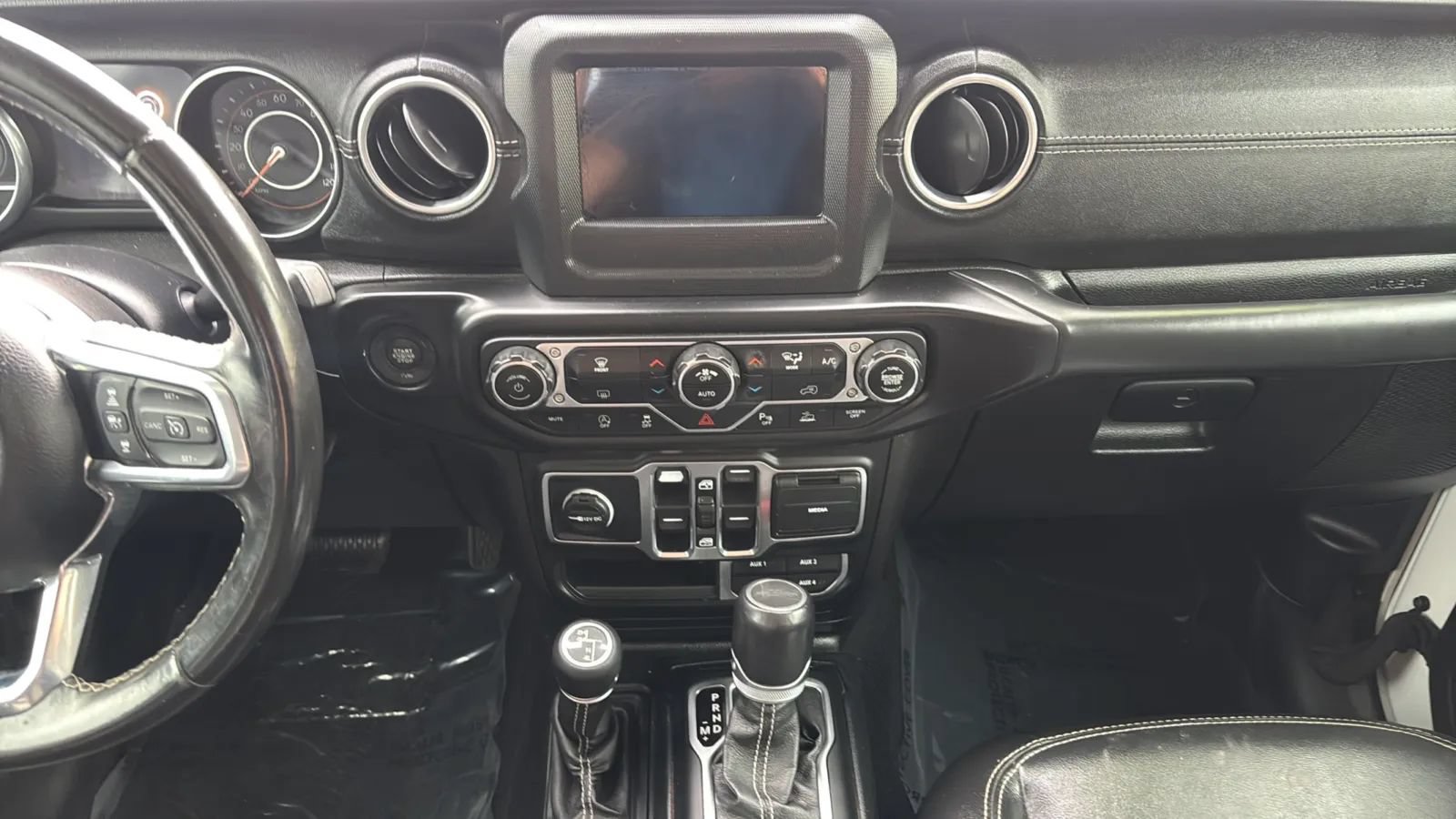 Used 2020 Jeep Gladiator Overland w/ LED Lighting Group AWD/4WD image 16