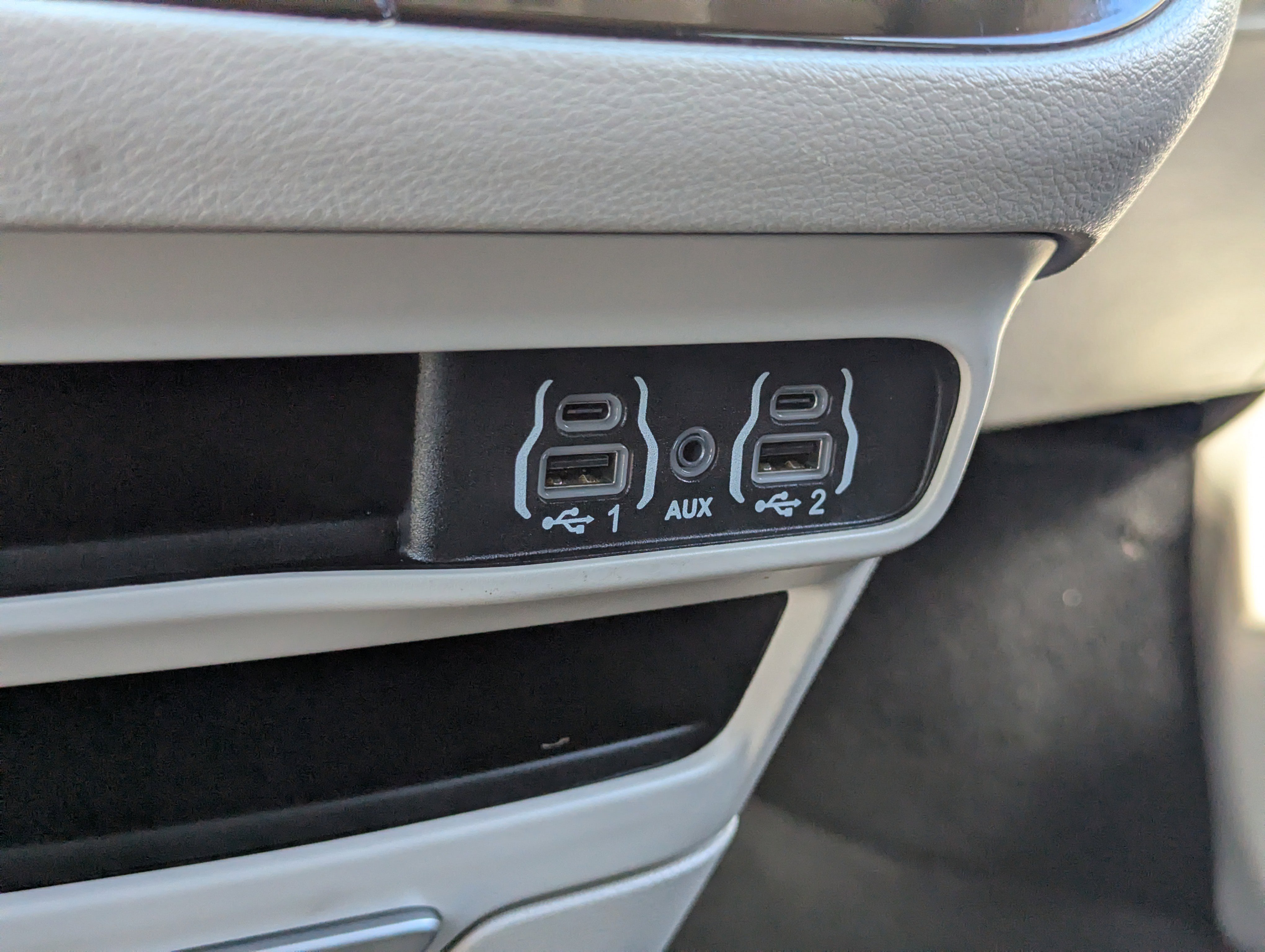 Used 2024 Chrysler Pacifica Touring-L image 28