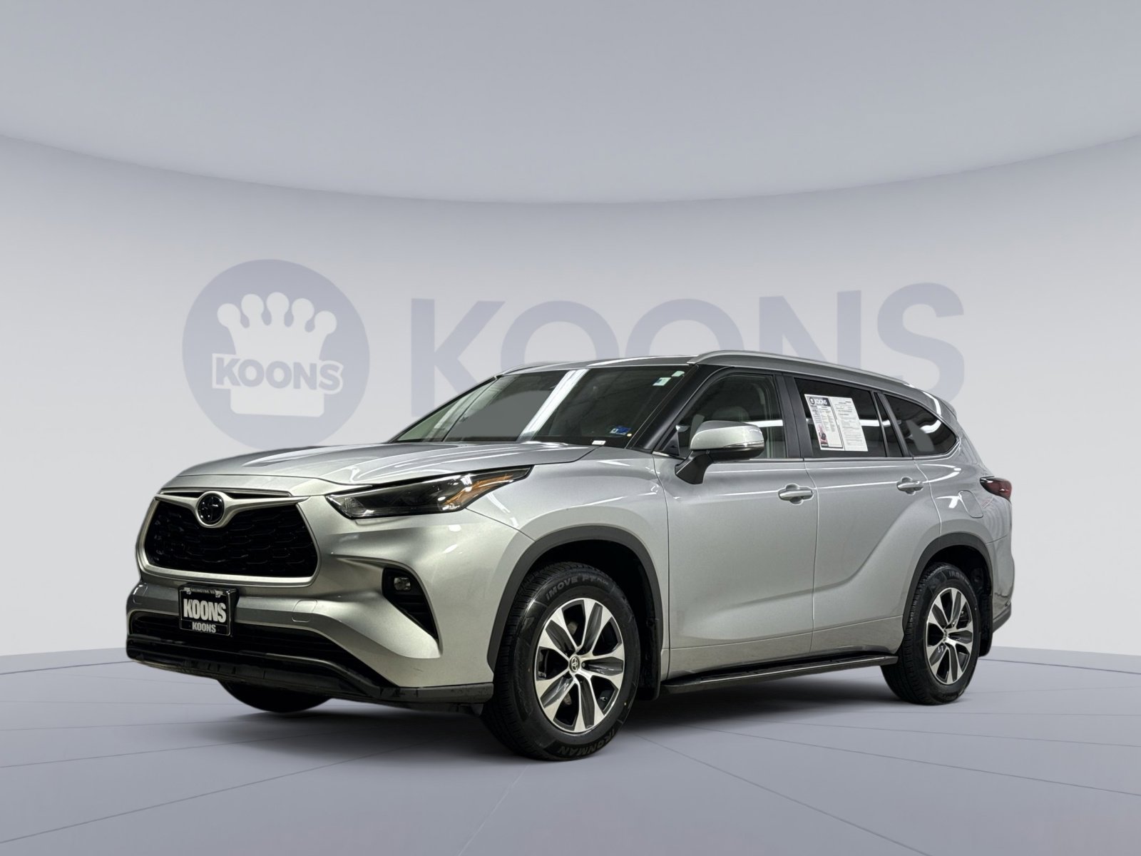 Used 2024 Toyota Highlander XLE image 1