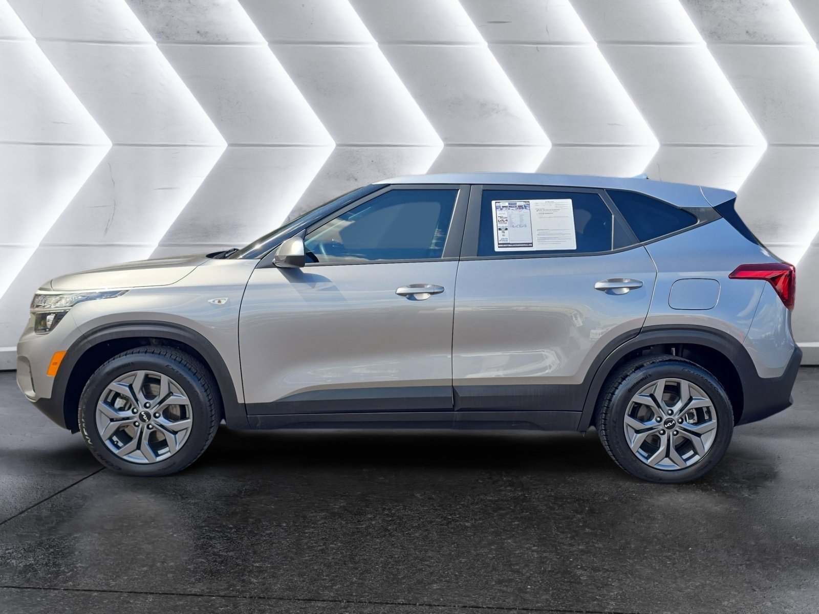 Used 2024 Kia Seltos LX image 2