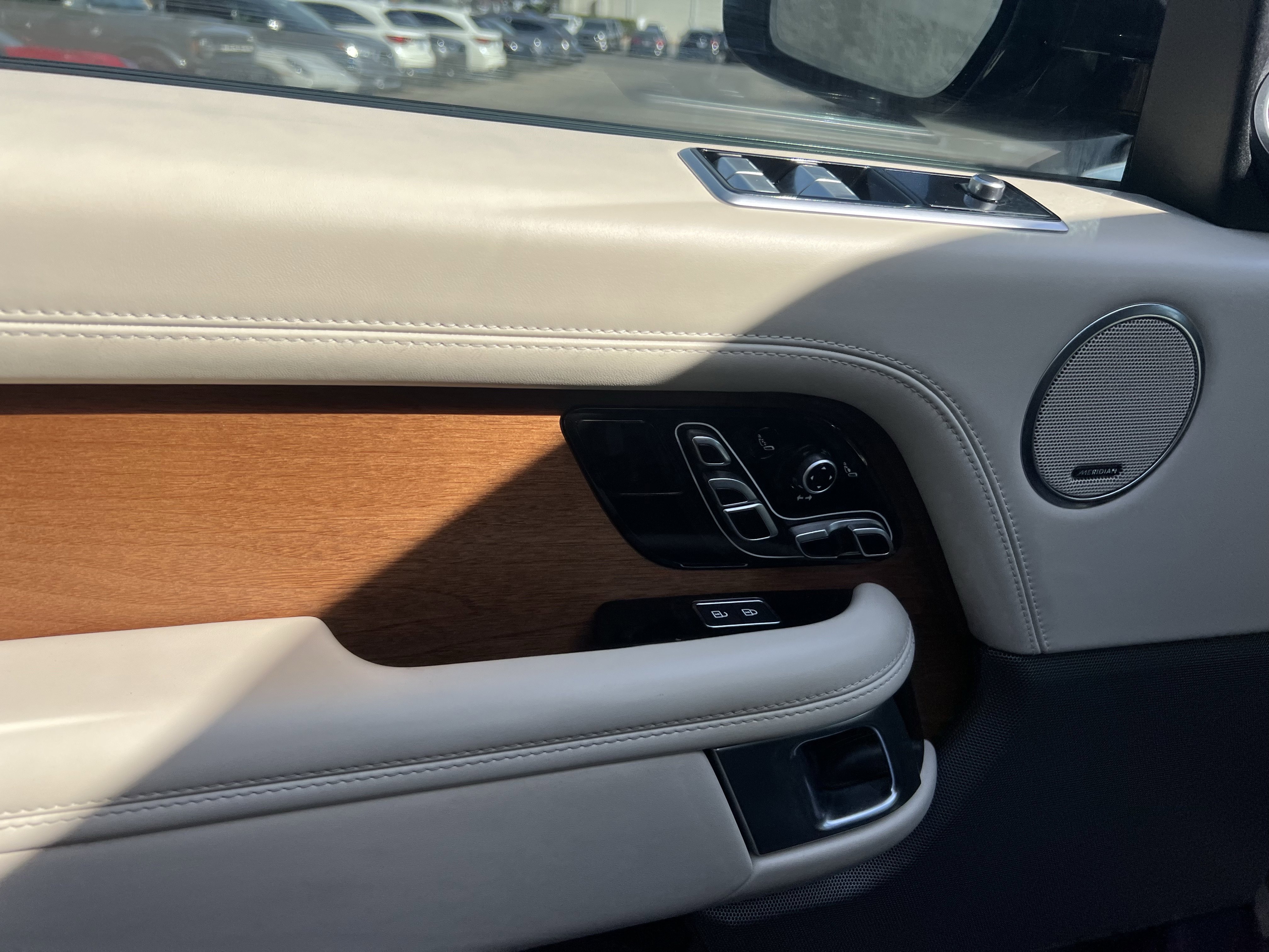 Used 2021 Land Rover Range Rover Long Wheelbase Autobiography image 10