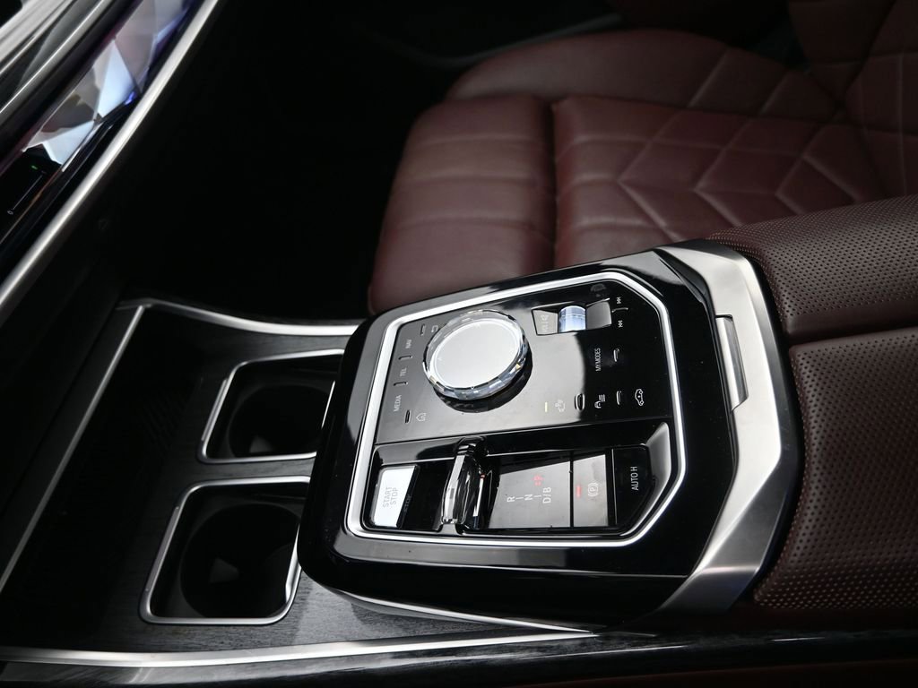 Used 2023 BMW i7 xDrive60 image 23