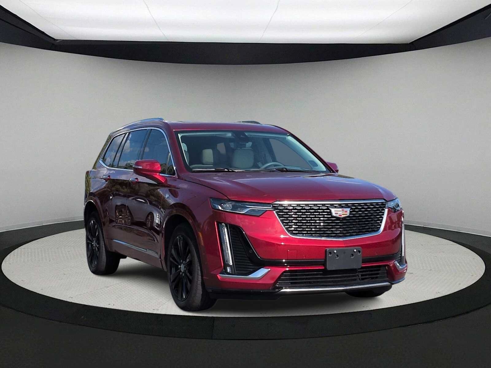 Used 2024 Cadillac XT6 Premium Luxury w/ Technology Package AWD/4WD image 2