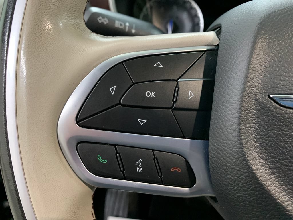 Used 2020 Chrysler Pacifica Limited w/ Advanced Safetytec Group FWD image 27