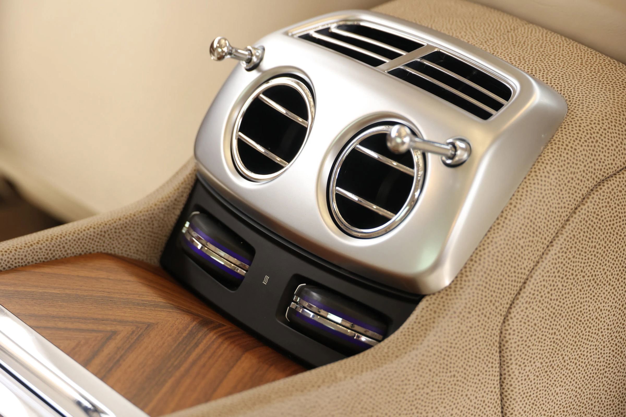 Used 2014 Rolls-Royce Wraith image 95