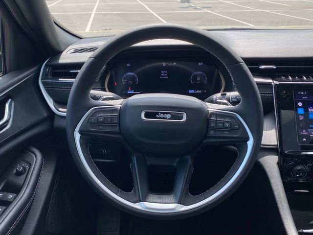 Used 2025 Jeep Grand Cherokee Altitude AWD/4WD image 25