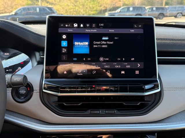 Used 2025 Jeep Compass Limited image 19