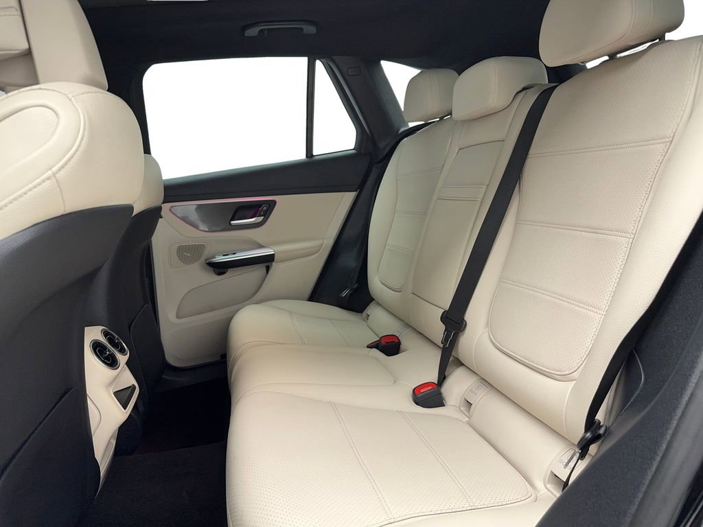 Used 2024 Mercedes-Benz GLC 300 4MATIC image 39