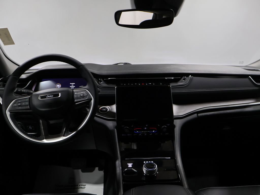 Used 2023 Jeep Grand Cherokee Limited image 17