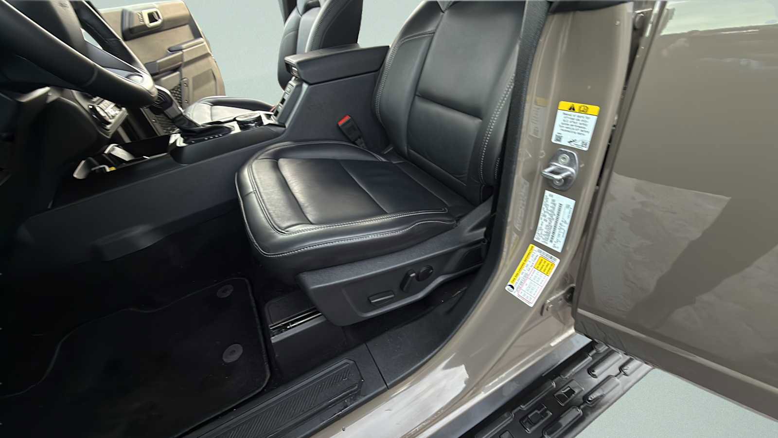 Used 2025 Ford Bronco Outer Banks image 21