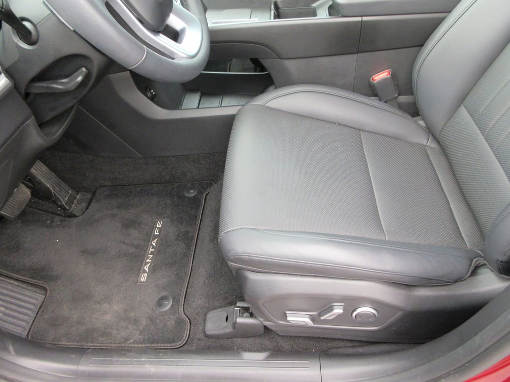 Used 2025 Hyundai Santa Fe SEL FWD image 20