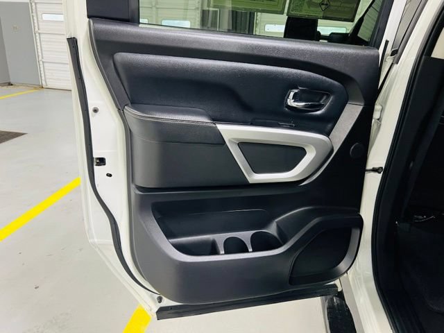 Used 2018 Nissan Titan PRO-4X w/ Pro-4x Convenience Package AWD/4WD image 23