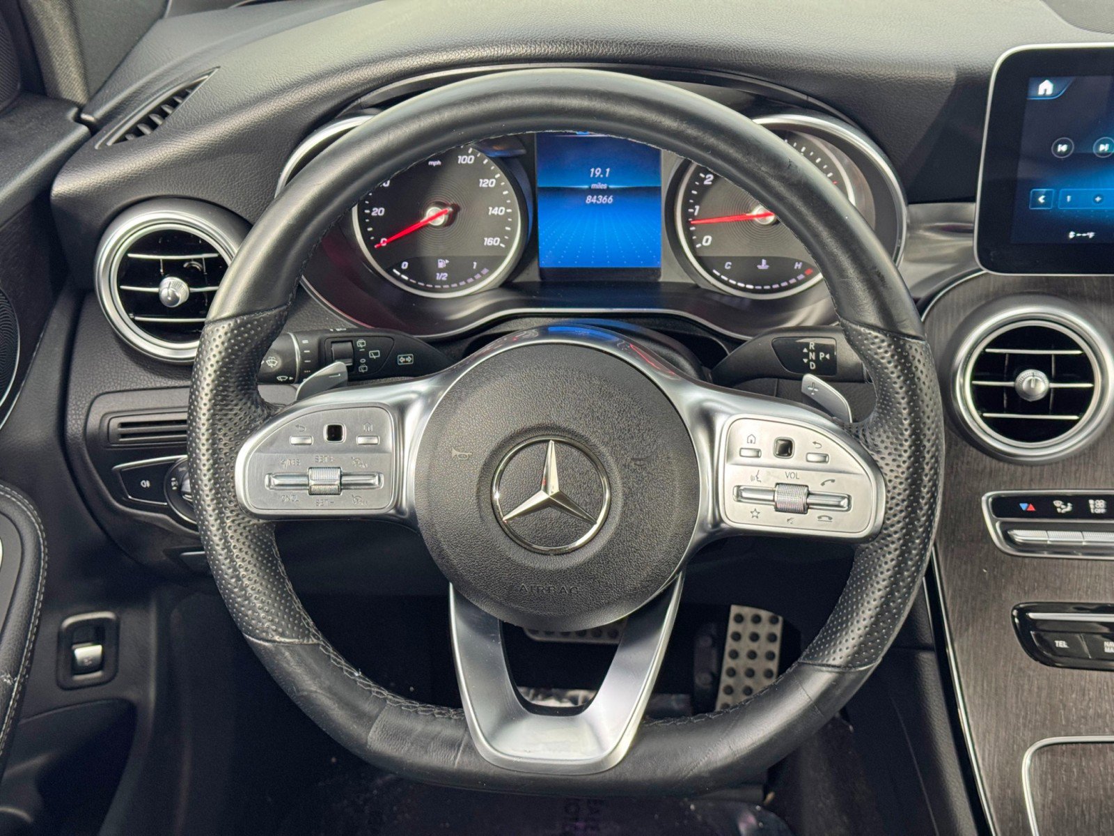 Used 2022 Mercedes-Benz GLC 300 4MATIC w/ AMG Line image 19