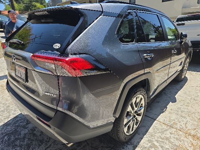 Used 2019 Toyota RAV4 Limited w/ Advanced Technology Package FWD image 1