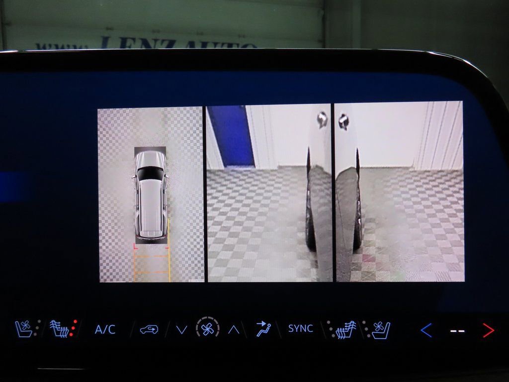 Used 2025 Chevrolet Suburban High Country AWD/4WD image 15