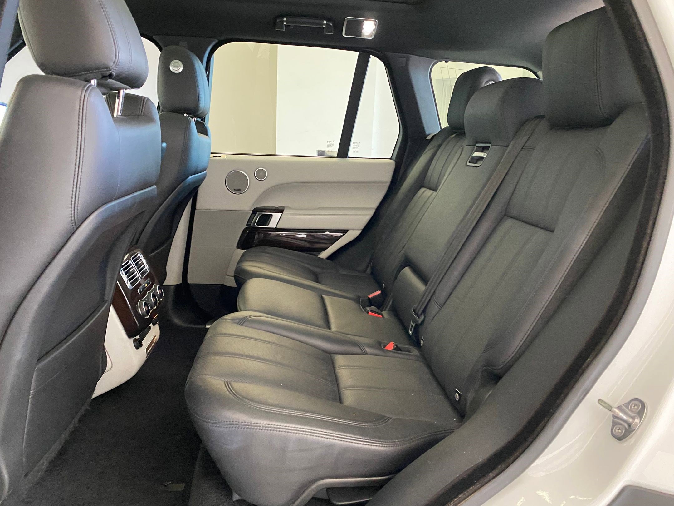 Used 2014 Land Rover Range Rover HSE image 13