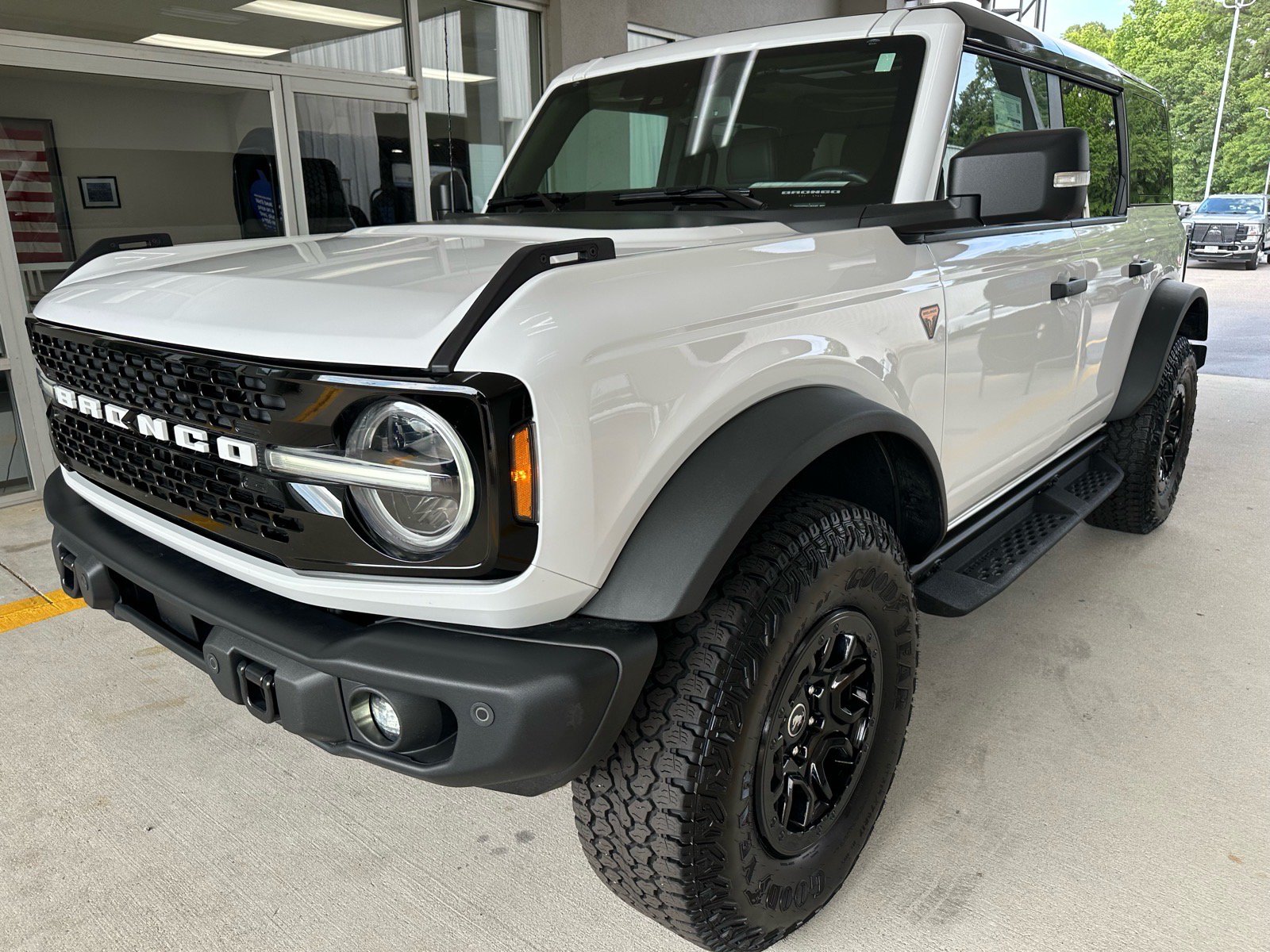 Certified 2025 Ford Bronco Badlands AWD/4WD image 3