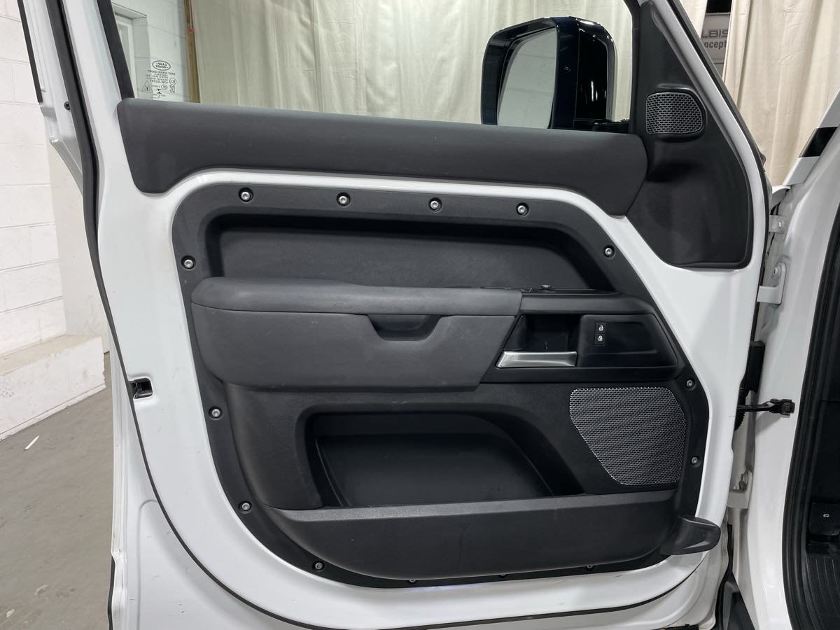 Used 2020 Land Rover Defender 110 AWD/4WD image 8