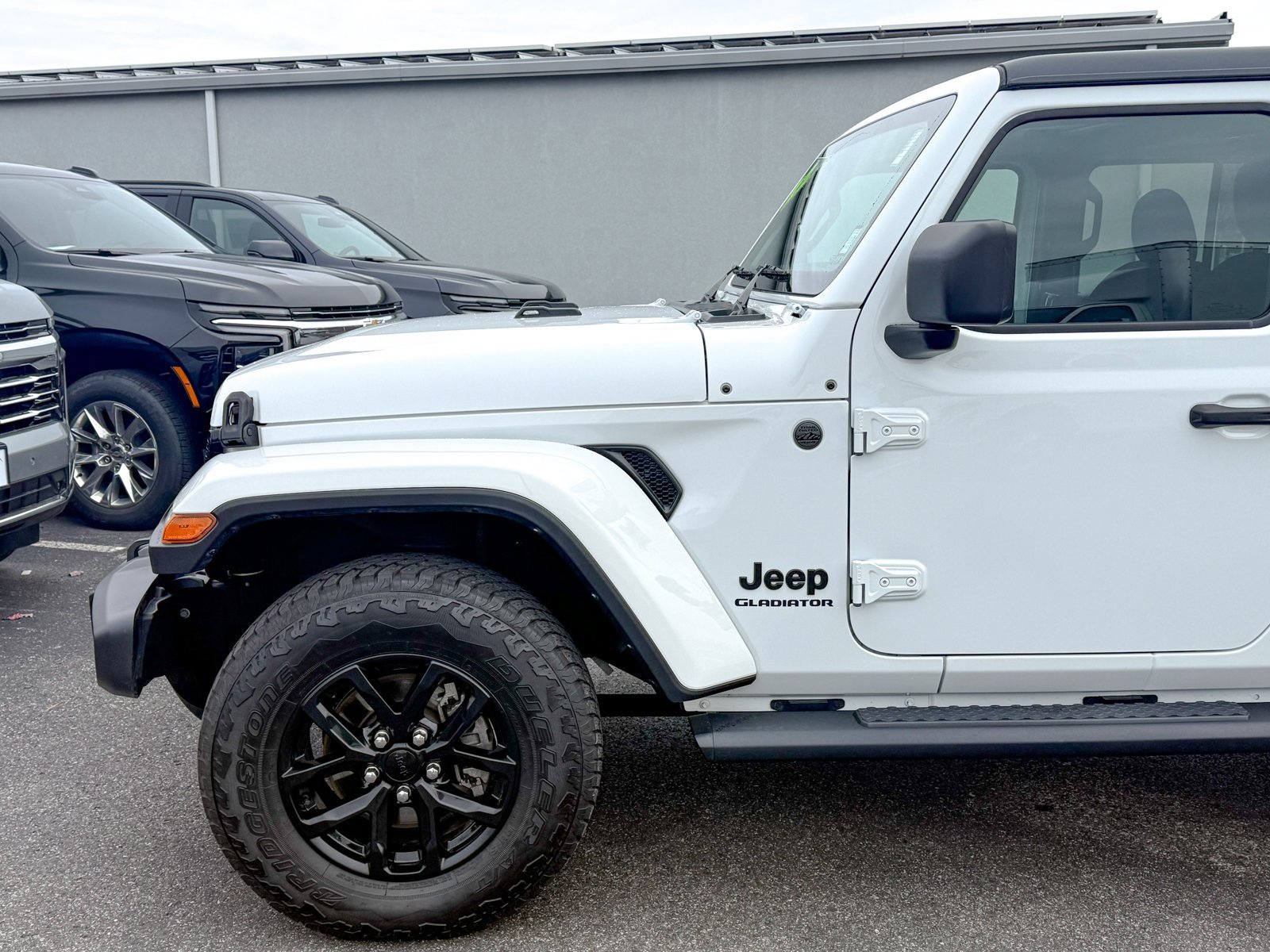 Used 2022 Jeep Gladiator Sport image 9