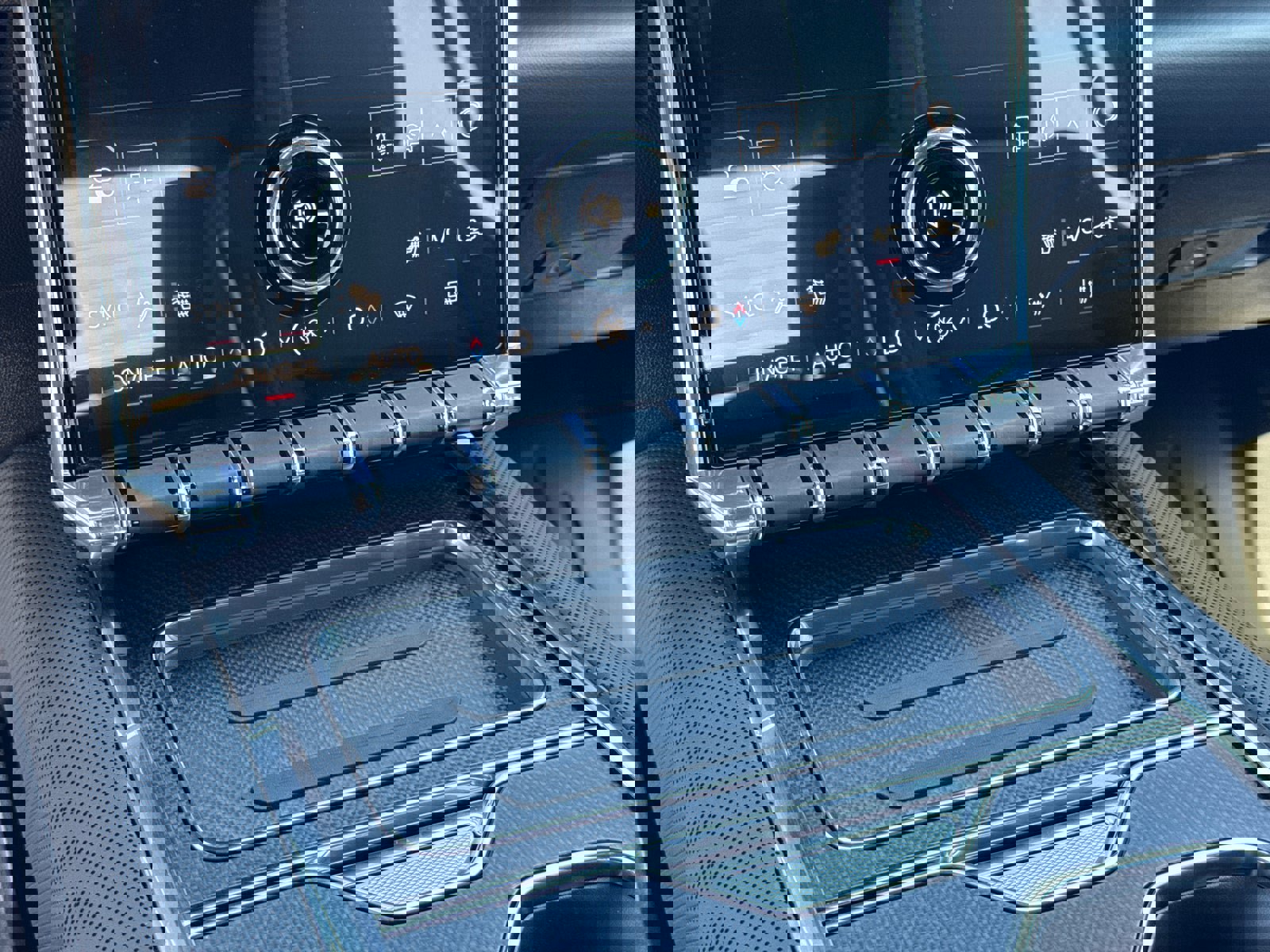 Used 2026 GMC Sierra EV Elevation image 32