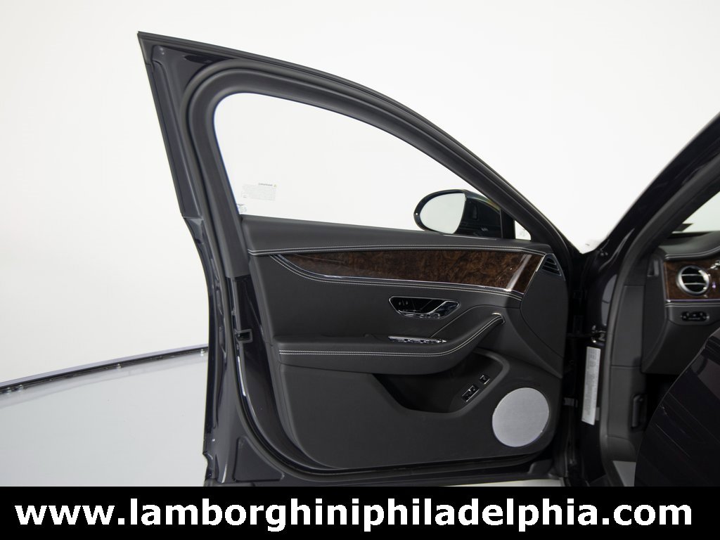 Used 2024 Bentley Flying Spur V8 image 11