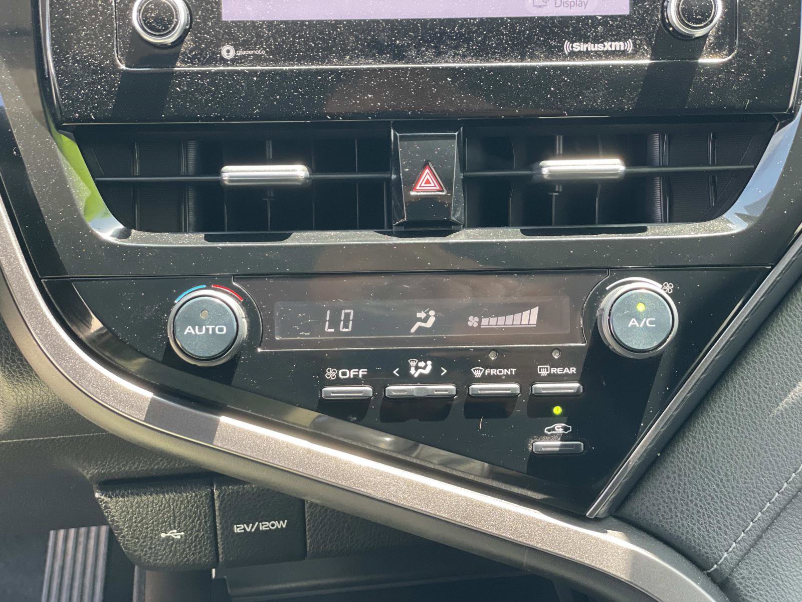 Used 2021 Toyota Camry SE FWD image 9