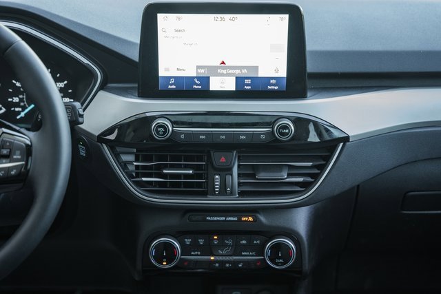 Used 2022 Ford Escape SE w/ SE Sport Appearance Package image 25