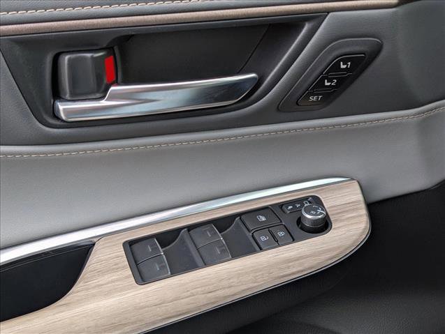 Used 2022 Toyota Venza XLE image 27