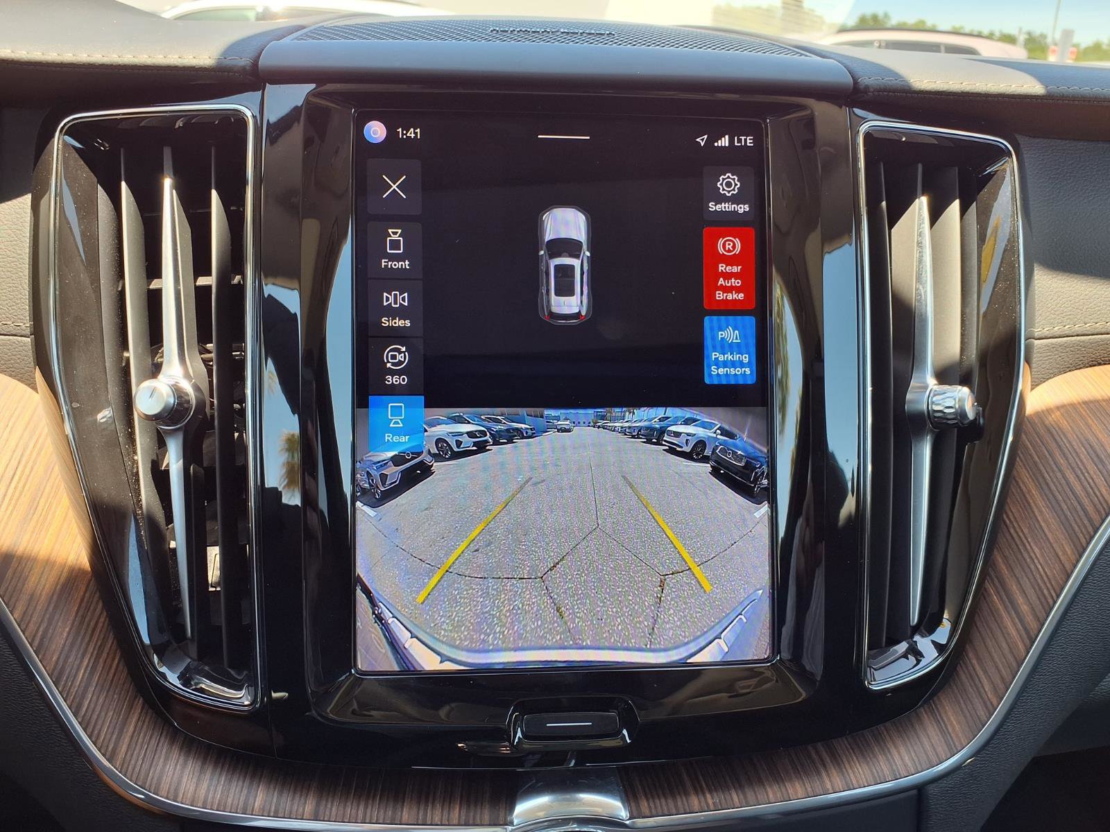 Certified 2023 Volvo XC60 B5 Ultimate w/ Climate Package FWD image 27