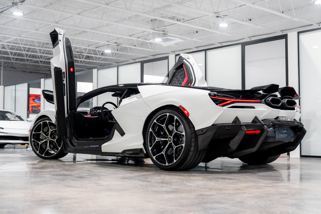 Used 2025 Lamborghini Revuelto AWD/4WD image 26