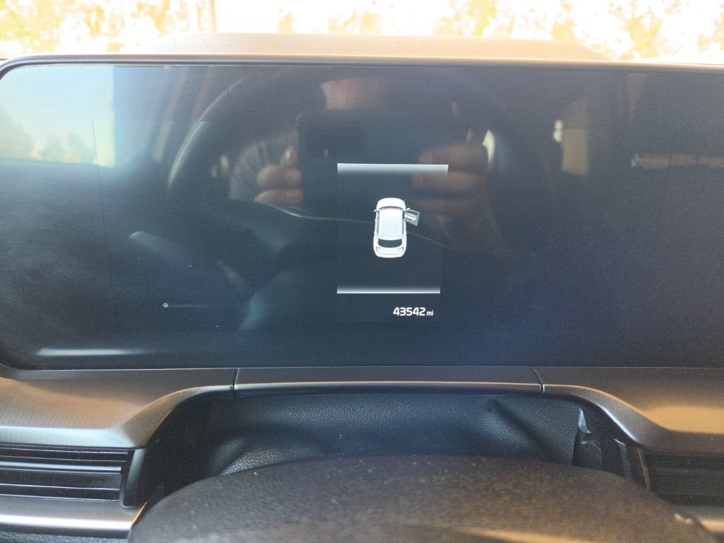 Used 2025 Kia Telluride S AWD/4WD image 2