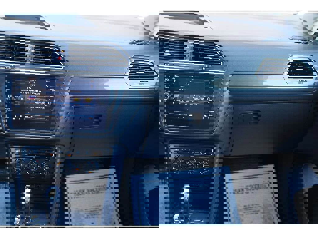 Used 2019 Volkswagen Tiguan SEL Premium w/ 3rd Row Seat Package image 18