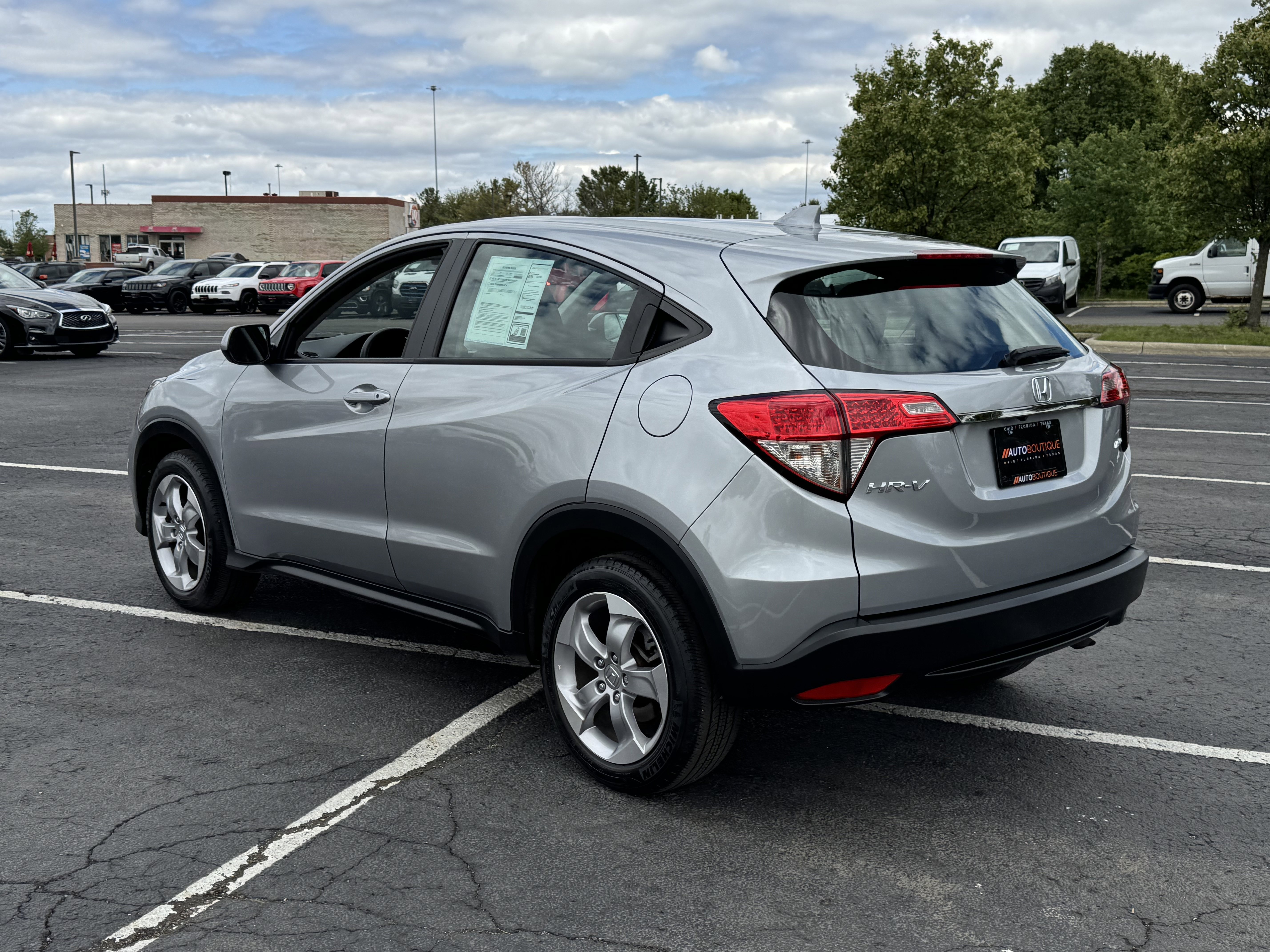 Used 2022 Honda HR-V LX image 9